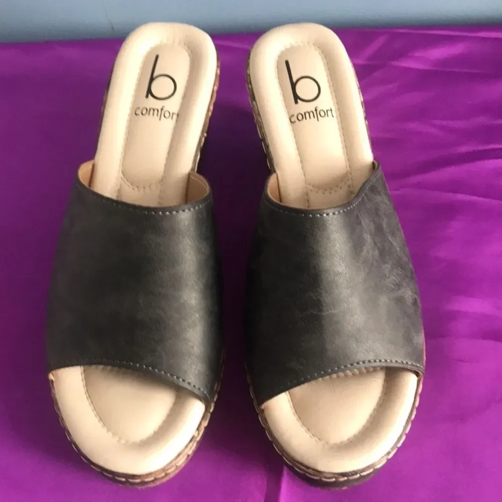 NWOT B Comfort charcoal gray faux leather slip on summer wedge sandals size 10